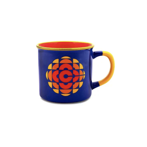 Explorez l'héritage de Radio Canada avec la tasse rétro Main and Local. Une céramique de qualité, un logo distinctif : l'essence même du style rétro.
