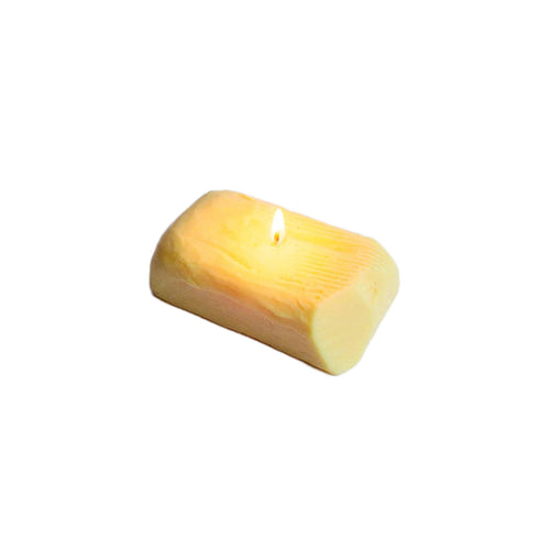 Plongez dans l'art de vivre français avec les bougies en forme de beurre de Nata Concept Store. Un hommage tendre et rustique, embaumant votre intérieur de fragrances délicates.