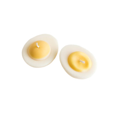 Créez une ambiance relaxante avec le duo de bougies en forme d'œuf à la coque par Nata Concept Store, parfait pour une soirée cocooning ou un moment de bien-être.