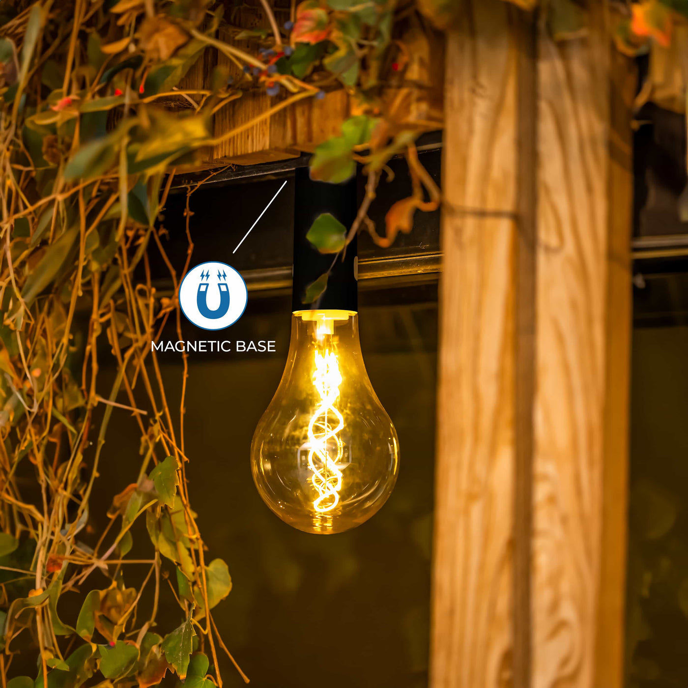 Simplifiez votre éclairage avec l'ampoule portable sans fil Edy 100 de Newgarden. Suspendez-la ou approchez-la d'une surface métallique pour une fixation sécurisée. Contrôlez facilement l'intensité lumineuse grâce à la télécommande incluse.