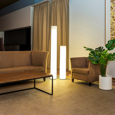Créez une atmosphère captivante à l'intérieur avec les lampes Fity de Newgarden. Leur élégance sans effort ajoute une touche d'élégance à vos jardins d'hiver, salons et bureaux