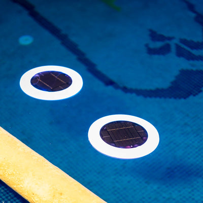 Papaya de Newgarden : une lampe sans fil étanche pour piscines. Contrôle à distance, recharge solaire, changement de couleur. Transformez votre piscine en oasis illuminée avec cette solution pratique.