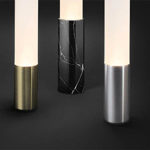 Les lumières de la collection Pablo Designs créent l'interaction entre l'utilisateur et l'objet de manière à le rendre intuitif, esthétique, fonctionnel et innovant. Le luminaire moderne, Elise, évoque l'éclairage élémentaire, à sa juste valeur