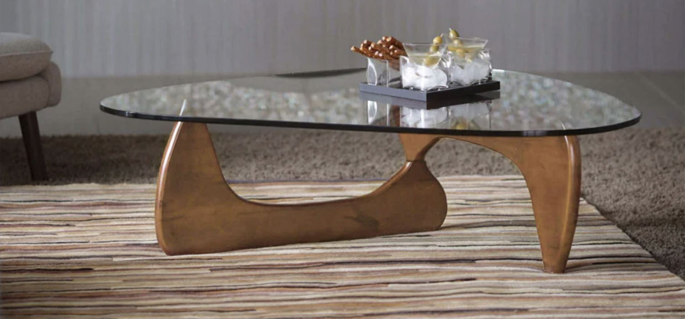 L'esthétique sculpturale d'une icône de design industriel est maintenant à votre portée : voici la table Noguchi chez Nüspace. Inspirée de la célèbre création d'Isamu Noguchi en 1944, elle prend son envol de ses formes harmonieuses et organiques