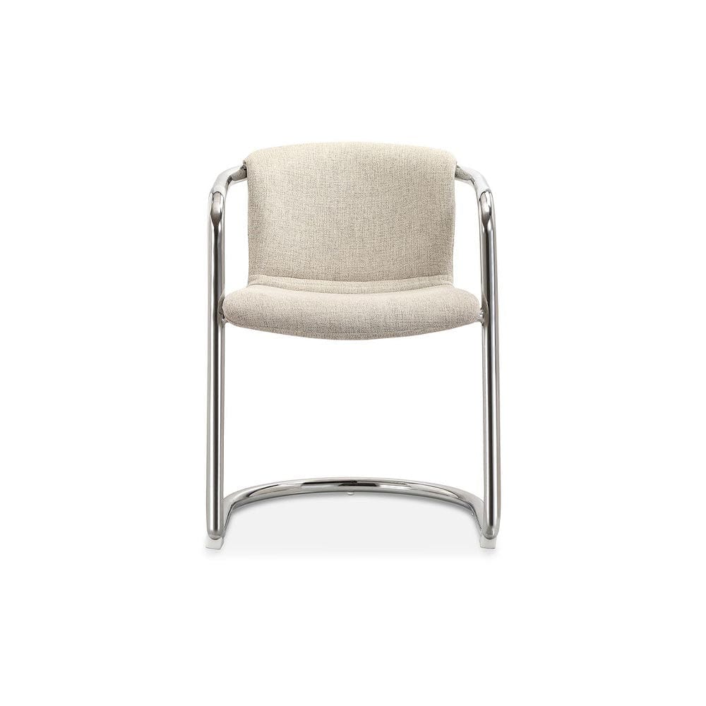 La chaise à dîner Freeman de Moe's incarne le mariage de l'esthétique et du confort. Son design incurvé épouse les courbes naturelles du corps, idéal pour les moments conviviaux.