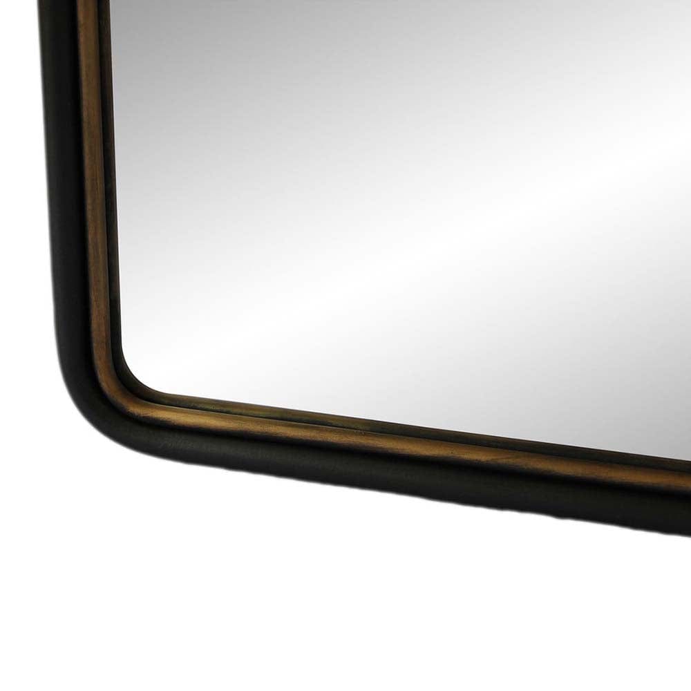 Le miroir Sax Tall de Moe's allie simplicité et sophistication avec ses détails dorés brossés et son cadre en métal. Parfait pour être suspendu horizontalement ou verticalement.