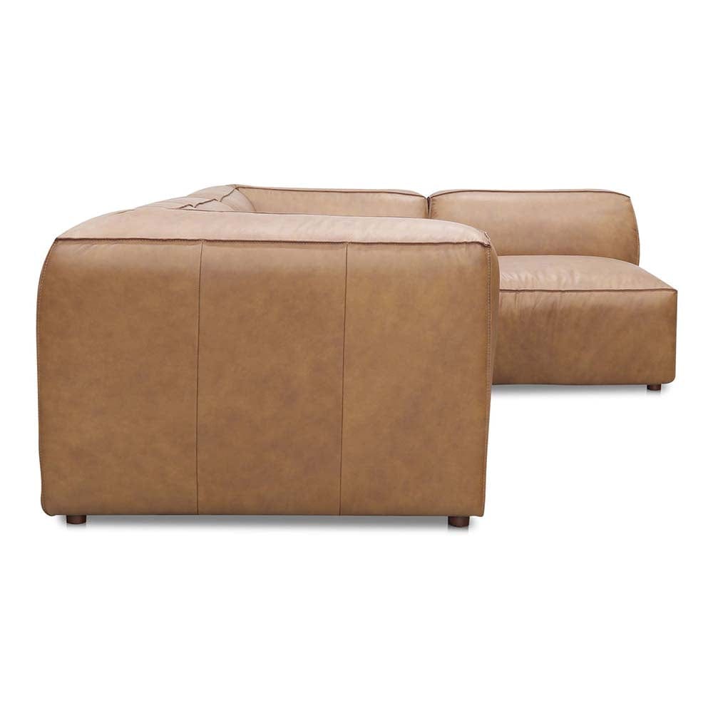 Sofa sectionnel Form Signature de Moe's : personnalisez votre espace avec élégance. Revêtement en cuir de grain supérieur qui vieillit magnifiquement, rembourrage en plumes pour un confort ultime.