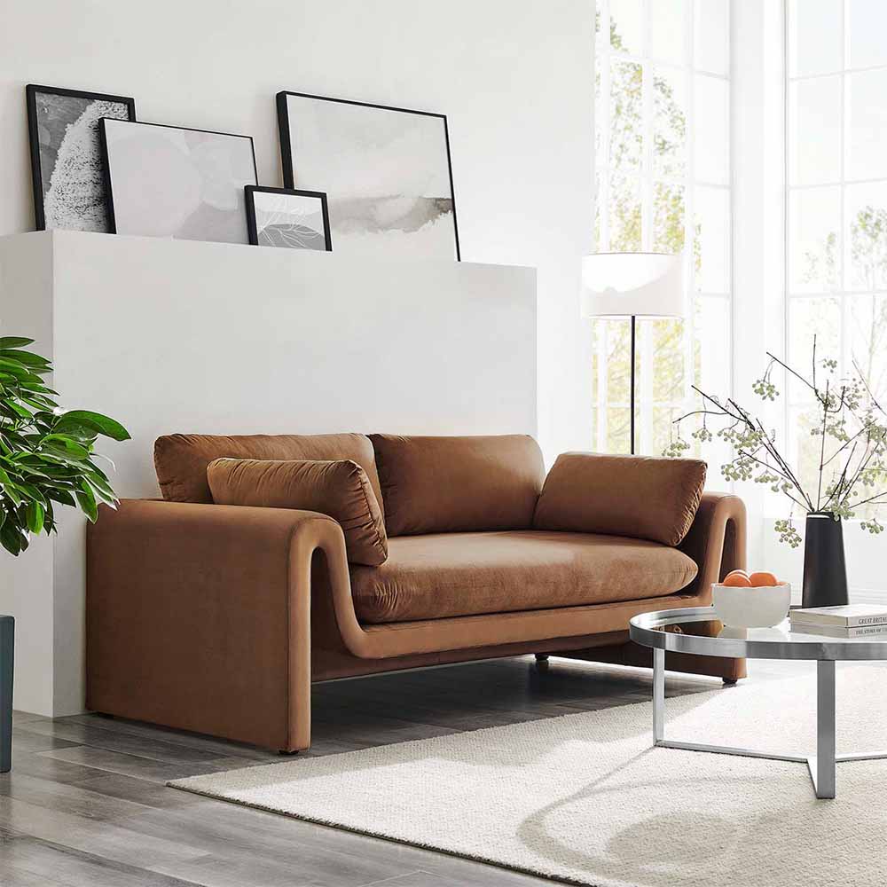 Charme luxueux du sofa Waverly : silhouette distinctive, rembourrage en mousse dense. Disponible en tissu bouclé ou velours Performance, il devient la pièce maîtresse sophistiquée de votre espace.