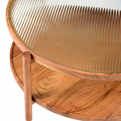 Élégance simple : les pieds sculptés de la table Denz de Moe's soutiennent solidement son design rond. Une touche de simplicité qui met en valeur la beauté du bois et assure une stabilité fiable.