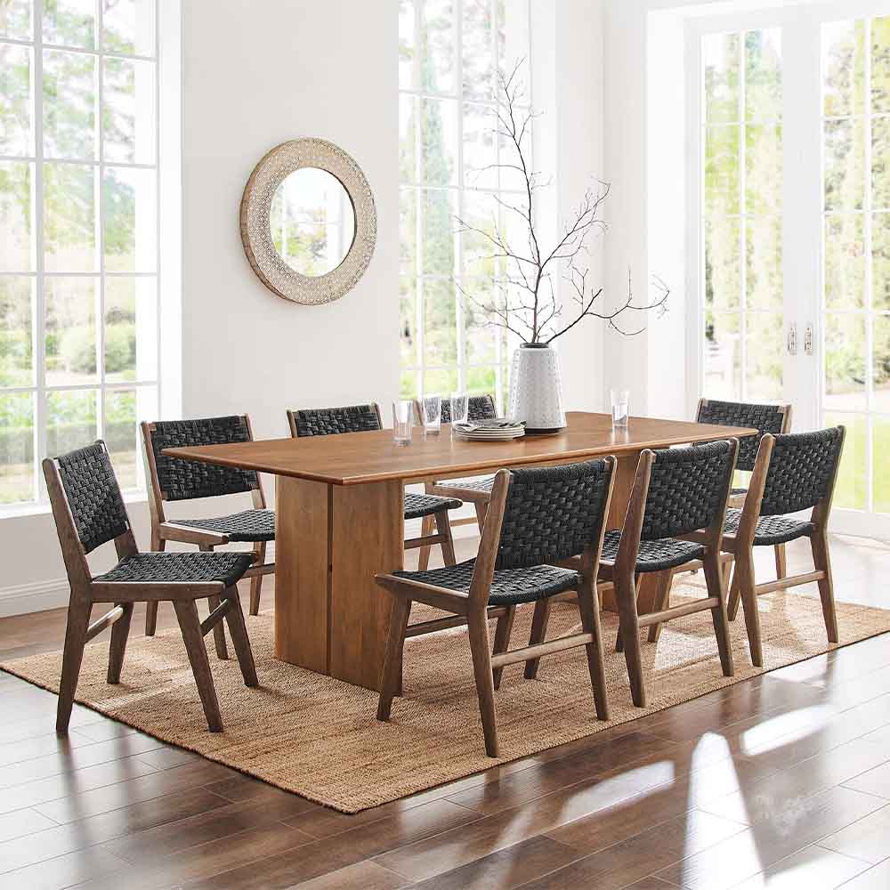 La table Amistad transcende le mobilier ordinaire, offrant une expérience chaleureuse. En bois de manguier, elle allie charme et durabilité, créant des souvenirs à chaque repas et réunion de famille.