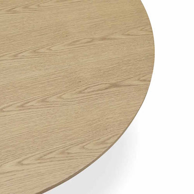 Table Otago de Moe's : l'élégance du design contemporain qui célèbre la richesse du bois naturel. Une pièce maîtresse pour votre espace de vie, équilibrée et polyvalente.