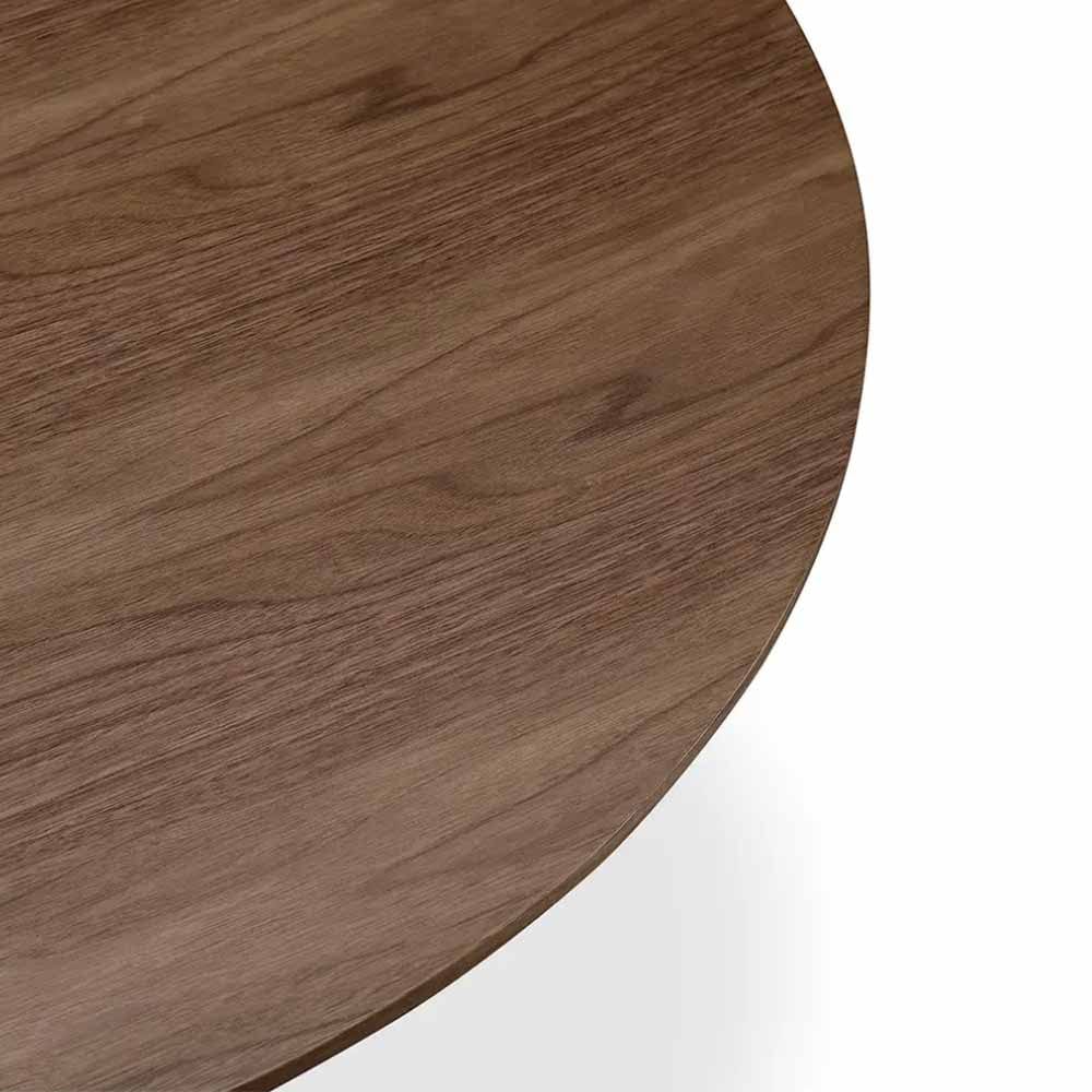Polyvalence harmonieuse : le design équilibré de la table Otago de Moe's s'intègre parfaitement dans divers décors intérieurs, ajoutant une touche d'harmonie à votre espace.