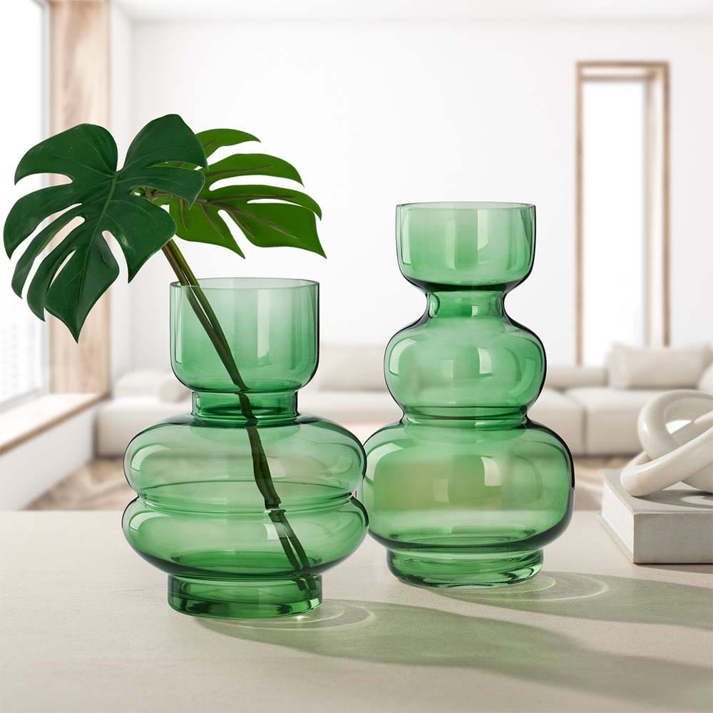 Vase Riva : Élégance Contemporaine en Vert - Élevez votre intérieur avec ce vase captivant en verre. Laissez votre créativité s'exprimer.