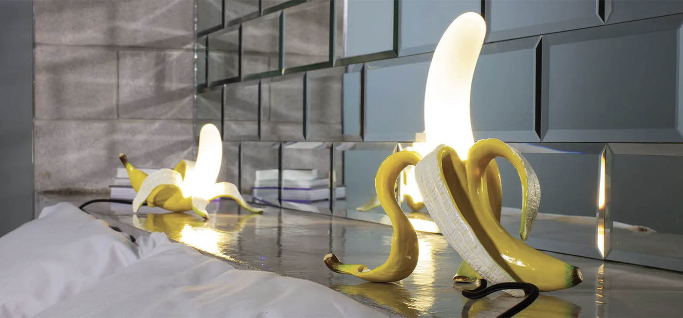 Voici la dernière venue chez Seletti, Louie, une véritable sculpture lumineuse en forme de banane pelée, imaginée par les artistes belges de Studio Job. Une touche d'humour chic, pour une déco anti-conformiste et assumée.
