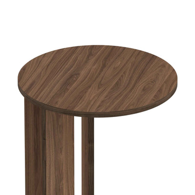 Transformez votre espace de vie avec la table d'appoint en bois Nora de TemaHome, une solution astucieuse pour maintenir votre espace ordonné et fonctionnel.