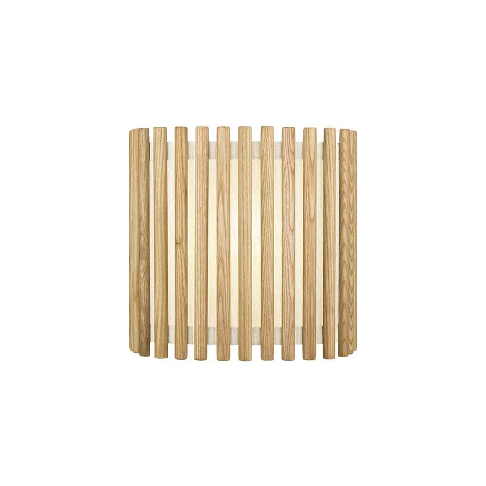 Umage Komorebi, abat-jour dégageant une ambiance japonaise et chaleureuse, en lamelles de bois et polyester, chêne, moyen, carré