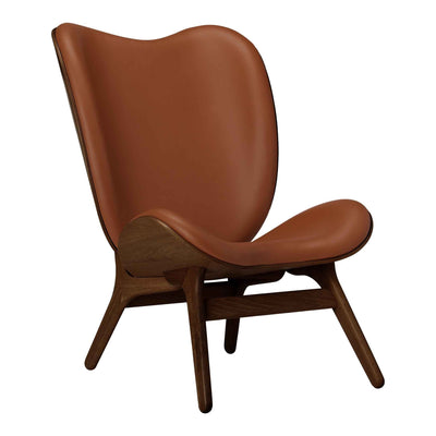 Umage A Conversation Piece Tall, fauteuil confortable avec dossier haut, en bois et tissu, chêne foncé, cuir cognac