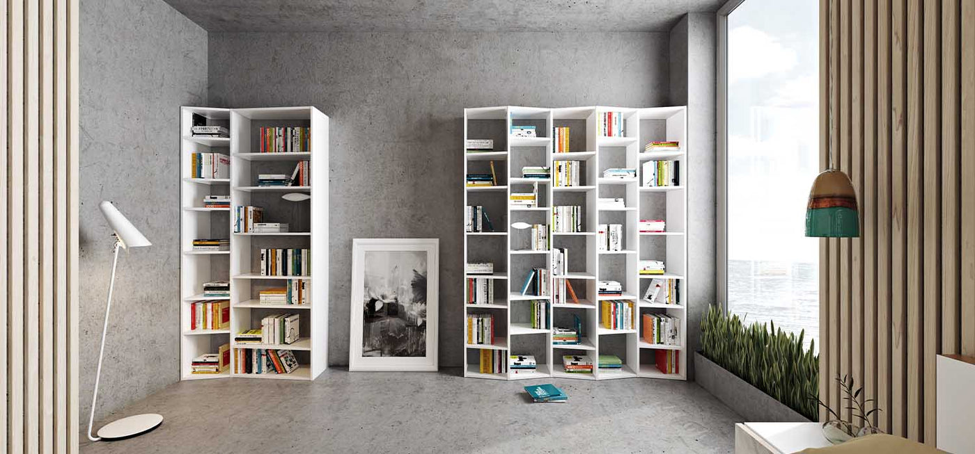 Comme une danse, Valsa 001 de Tema Home vous guide à travers les livres de votre vie. Ce meuble a été inspiré par la variété des tailles des objets et des livres.