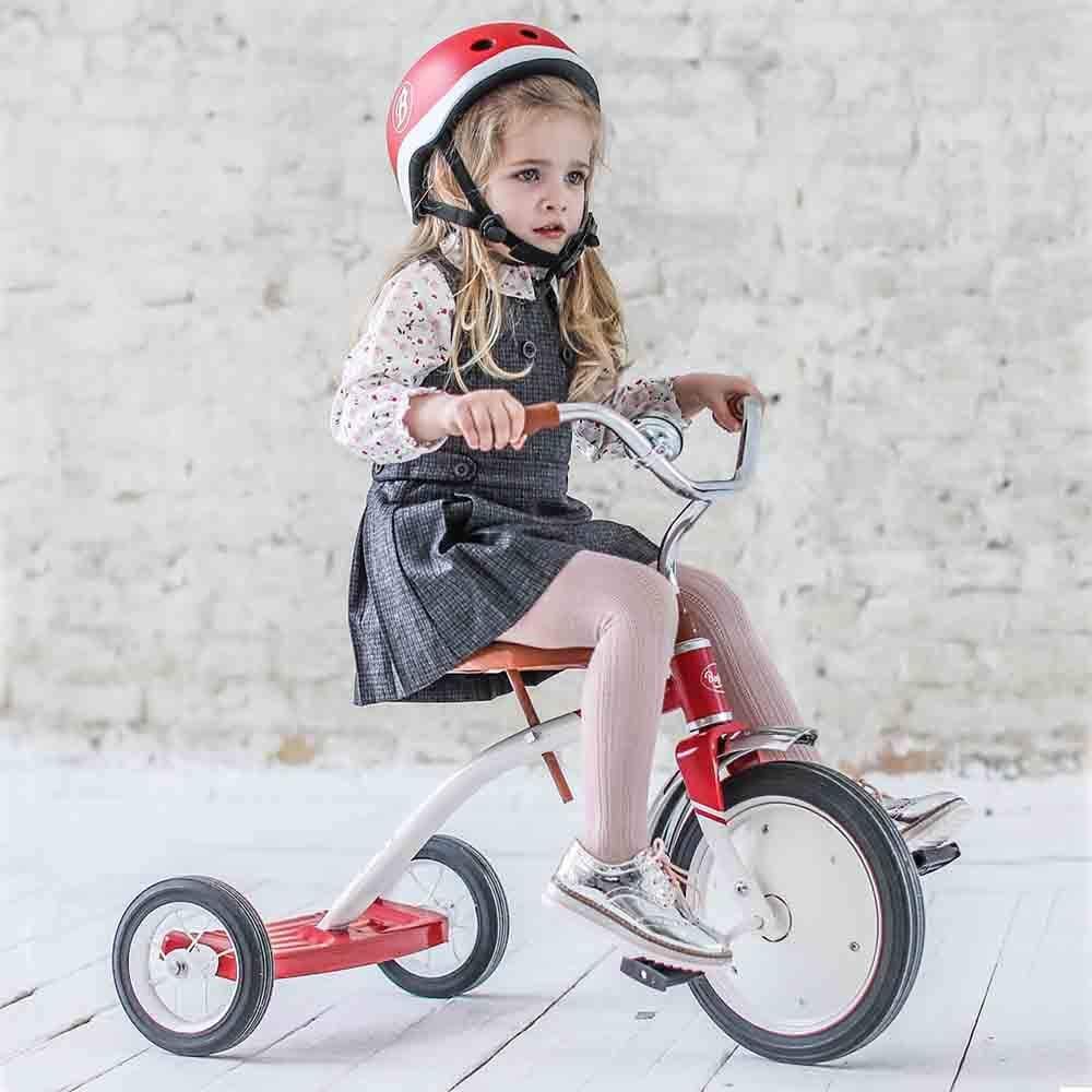 "Tricycle Baghera : plateforme ludique pour 2 enfants, siège réglable, pneus durables. Attention : pas de freinage, surveillance constante, 2-5 ans."