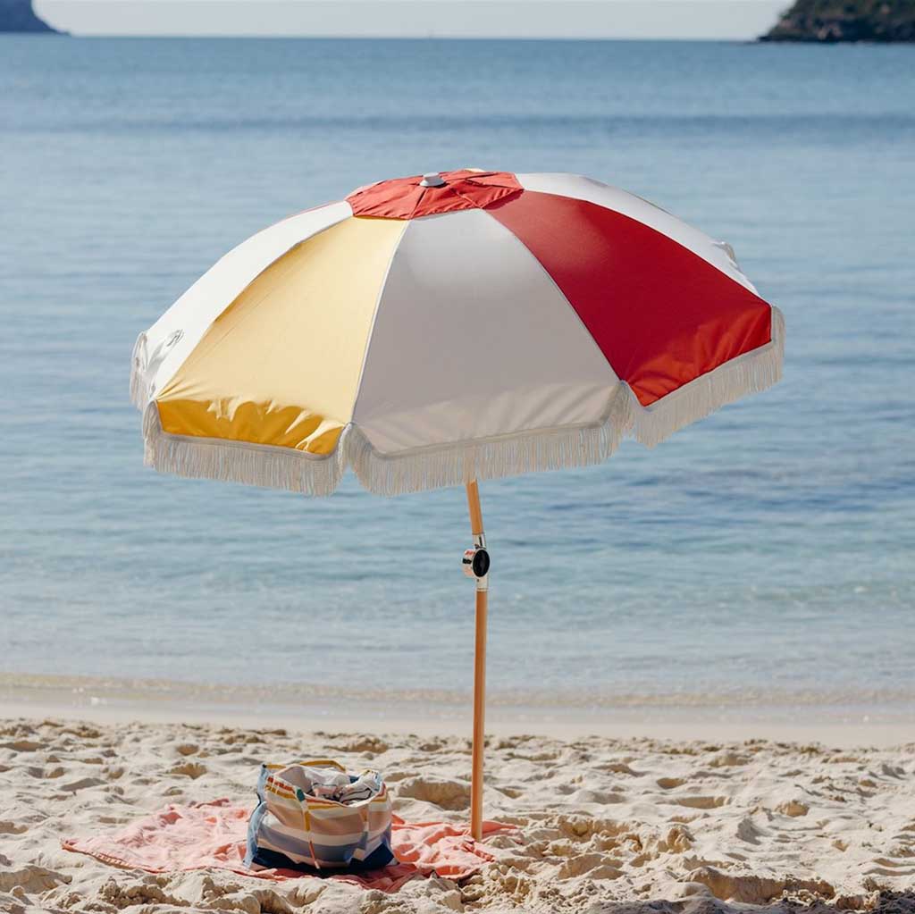 Premium Beach Umbrella, parasol de plage par Basil Bangs, Spritz