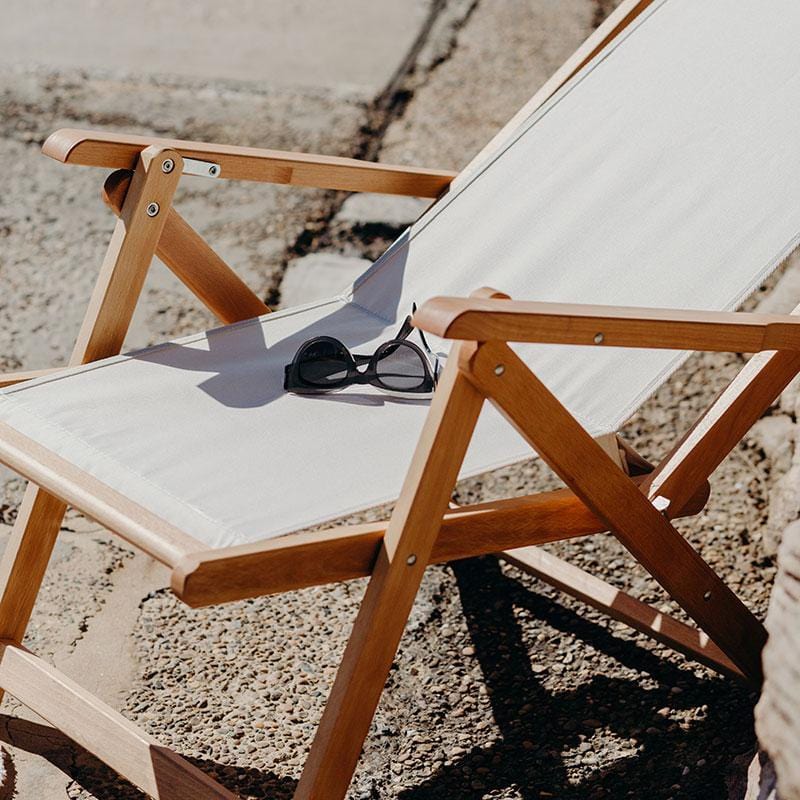 Monte, chaise d'extérieur avec cadre en bois par Basil Bang