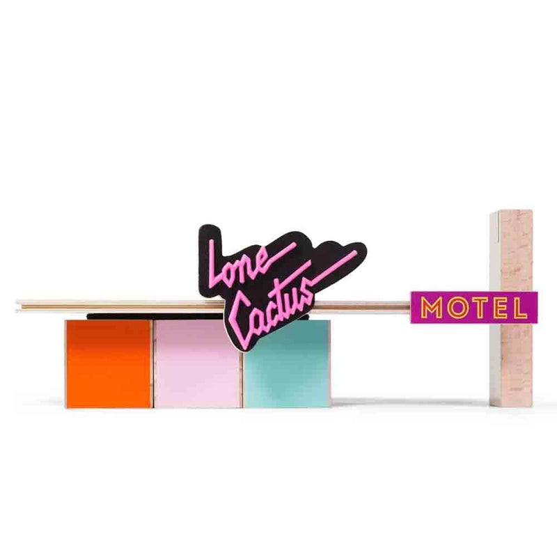 Candylab Lone Cactus Motel, accessoire pour voiture jouet en forme de motel, en bois, 