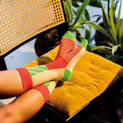 Eat My Socks : L'art de la surprise à tout moment ! Découvrez nos bas emballés comme des cadeaux mystérieux, pour un style unique.