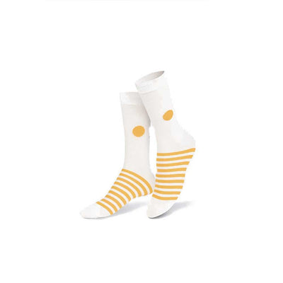 Eat My Socks : Associez praticité et originalité avec nos bas inspirés du ramen. Un sourire à chaque pas, que ce soit en soirée ou en journée décontractée.