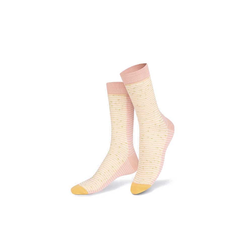 Eat My Socks : L'art du ramen à vos pieds ! Des détails réalistes pour égayer votre journée tout en restant confortablement à la mode.