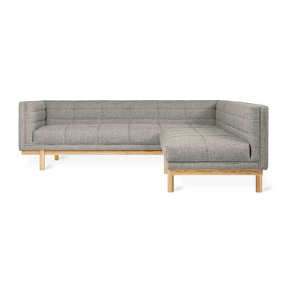 Gus* Modern Mulholland, sofa bi-sectionnel, en tissu et bois, parliament stone
