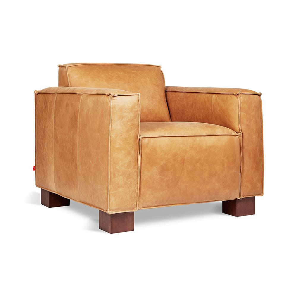 Gus* Modern Cabot, fauteuil imposant et confortable, en bois et cuir, canyon whiskey leather