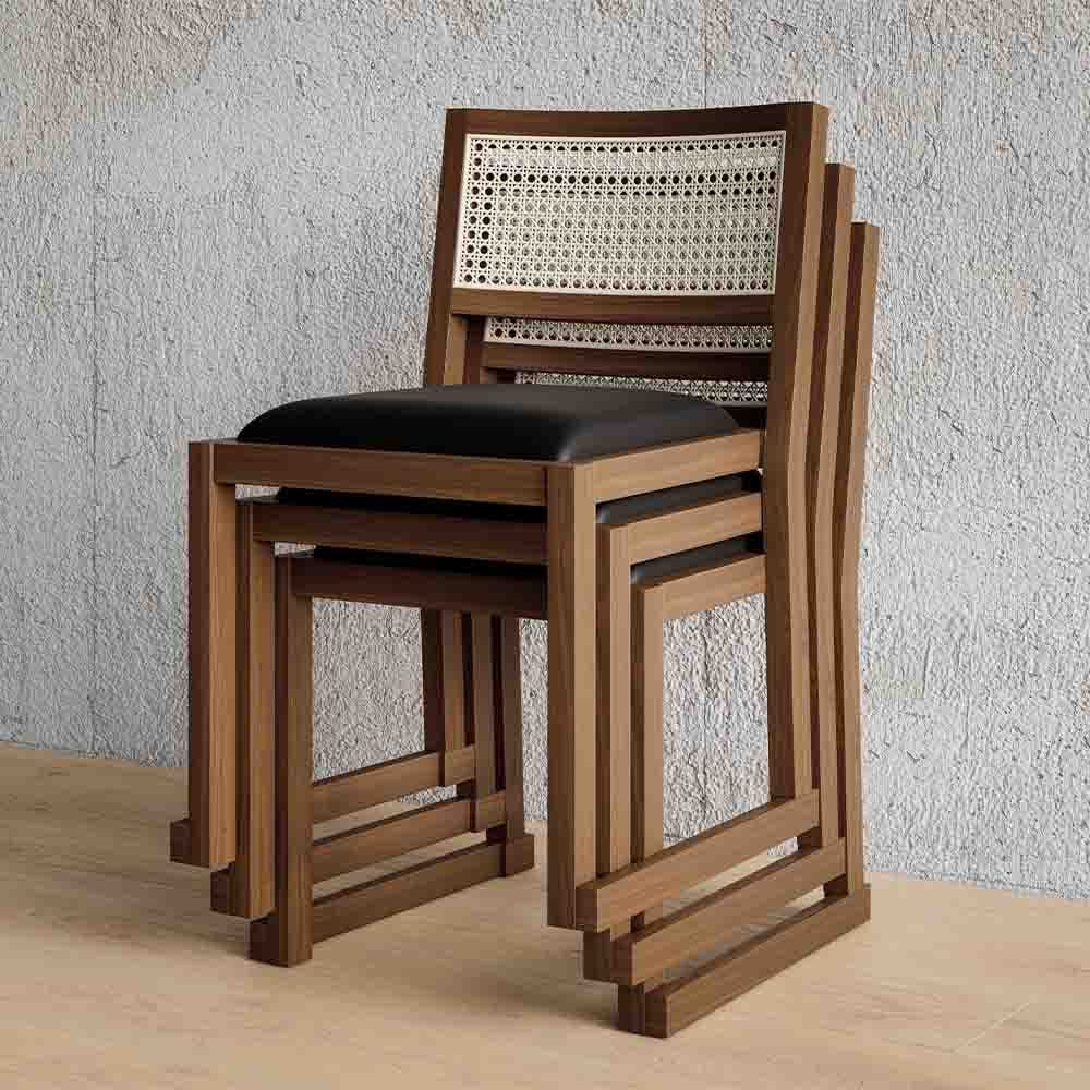 Le rembourrage durable en similicuir des sièges de la chaise Eglinton de Gus* Modern ajoute une touche masculine à l'ensemble, ce qui donne un design remarquable qui se situe entre la discrétion et l'impact.