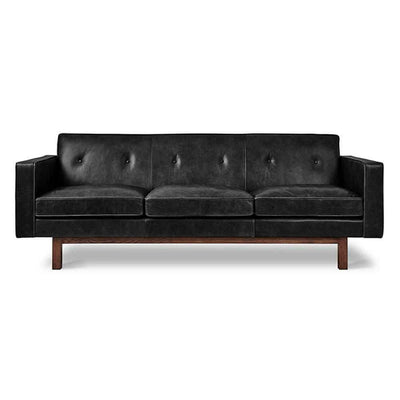 Gus* Modern Embassy, sofa 3 places capitonné, en cuir et bois, cuir noir
