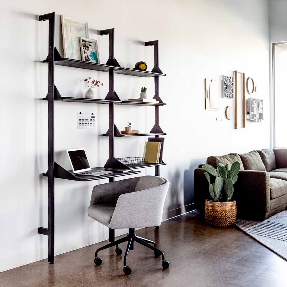 Le système d'étagères Branch allie le style mid-century à des composants modulaires qui vous offrent un nombre infini d'options de rangement ouvertes et élégantes pour la maison ou le bureau.