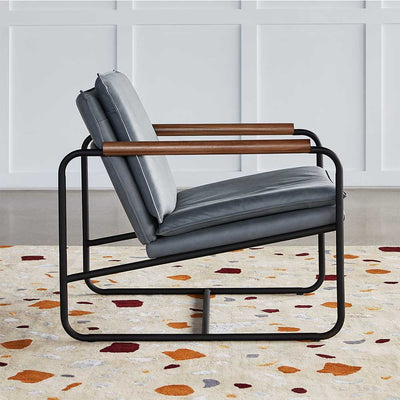 L'objectif du design de Kelso de Gus* Modern était de créer un fauteuil visuellement remarquable qui ne sacrifie pas le confort au style. Cet objectif a été atteint grâce à l'utilisation intelligente des matériaux et de la construction