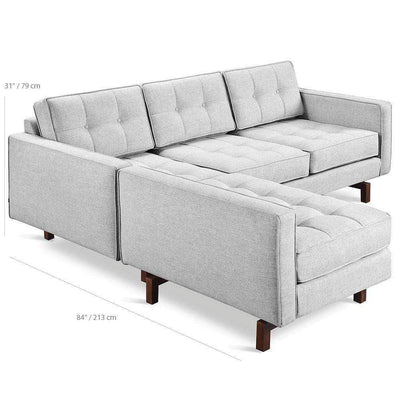 Jane Loft 2 de Gus* Modern : un sofa bi-sectionnel aux détails sophistiqués et aux proportions élégantes, offrant une flexibilité de configuration réversible. Dimensions.