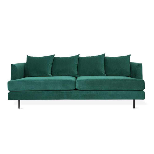 Gus* Modern Margot, sofa 3 places avec choix des pieds, en métal et tissu, velvet spruce