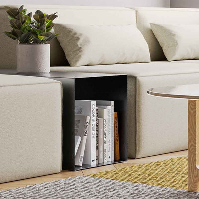 Conçue dans l'esprit de la collection modulaire Mix, la table Prism par Gus* Modern évoque le meilleur des solutions de design personnalisées pour un aménagement du salon aussi unique que votre maison.