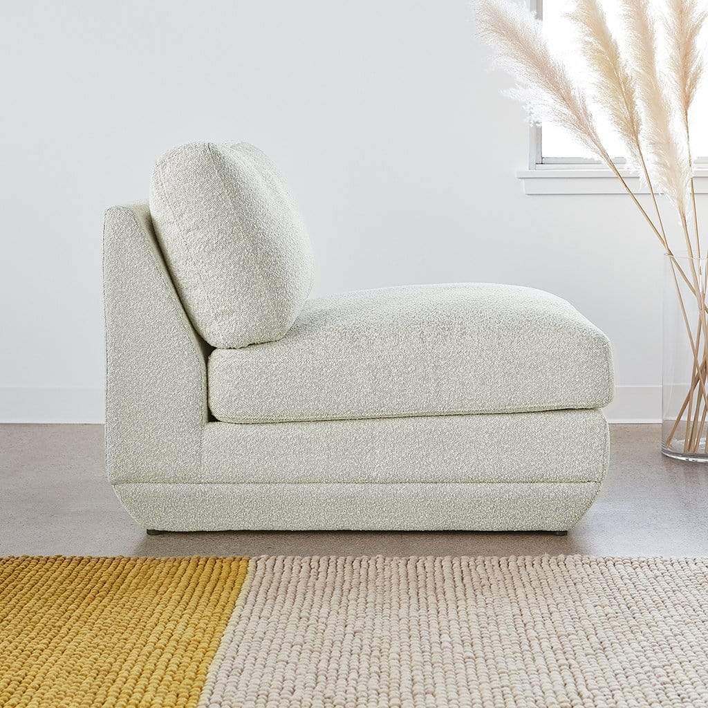 La collection Podium de Gus* Modern est un système de sièges adaptables qui apporte une élégance moderne et un confort luxueux à tout espace. Le Podium comporte de nombreux éléments de base qui peuvent être disposés dans des configurations illimitées