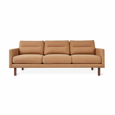 Gus* Modern Miller, sofa 3 places avec des pieds en bois, en tissu, caledon amber