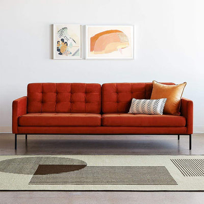 Le sofa Towne de Gus* Modern présente un profil élancé, une base métallique surélevée et des coussins à touffes aveugles qui apportent une touche de raffinement aux espaces résidentiels ou commerciaux contemporains - sans sacrifier le confort.