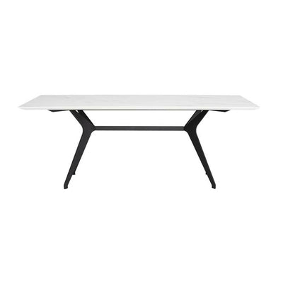 La table à manger Daniele de Nuevo séduit avec des pieds en acier noir et un plateau au choix, céramique chic ou chêne chaleureux. Esthétique moderne pour une salle à manger exceptionnelle.