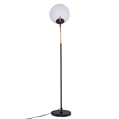 Ajoutez une touche de glamour à votre intérieur avec la lampe Declan : un accessoire d'éclairage fonctionnel et décoratif au style intemporel.