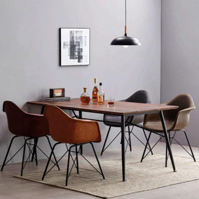 Élégance industrielle : Table Tango, noyer luxueux et métal noir raffiné, accueil 6 convives, alliant style et fonctionnalité.