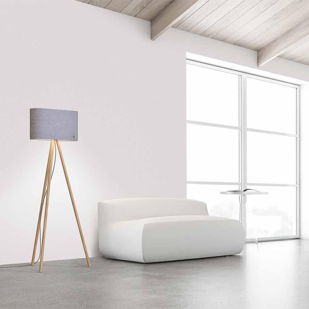 Parfaitement adaptés aux environnements résidentiels et d'accueil, Belmont Floor de Pablo designs est une lampe sur pied proposée en trois couleurs luxueuses et deux riches finitions en bois.