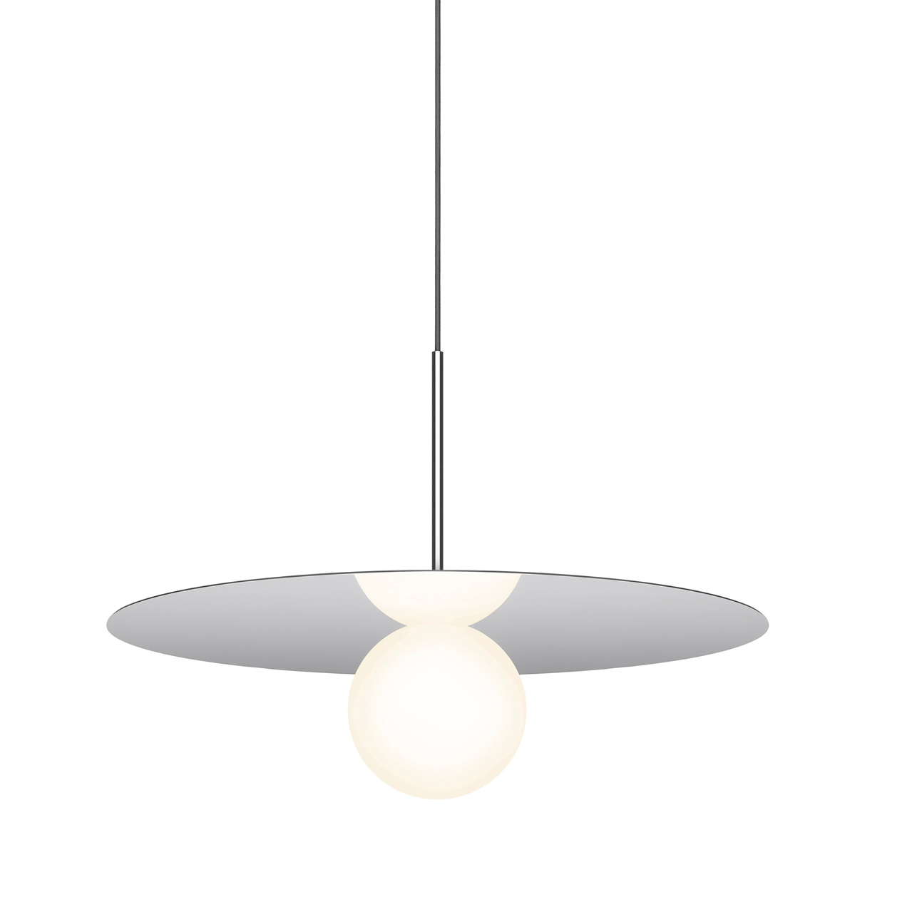 Pablo Designs Bola Disc, lampe suspendue LED avec un globe en verre et un abat-jour en forme de disque, en aluminium, chrome, 22ʼʼ