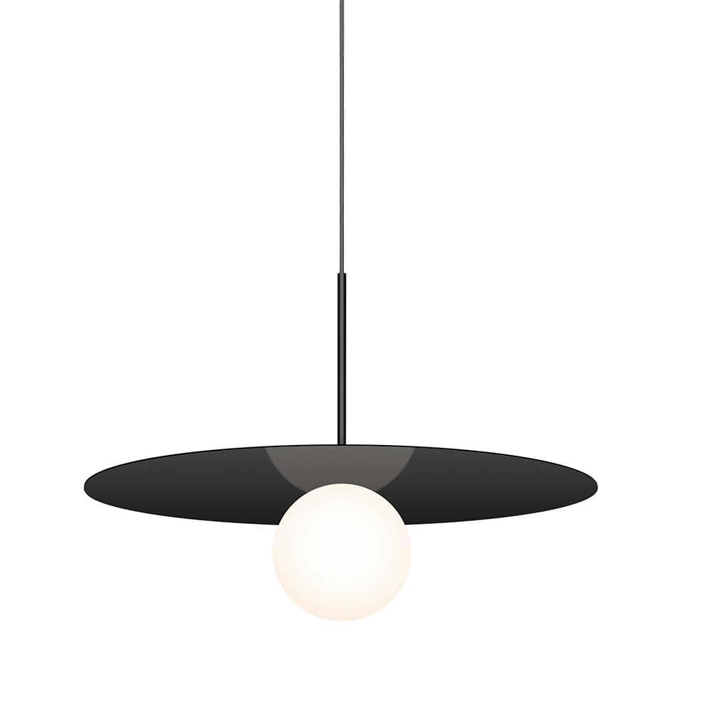 Pablo Designs Bola Disc, lampe suspendue LED avec un globe en verre et un abat-jour en forme de disque, en aluminium, noir mat, 22ʼʼ