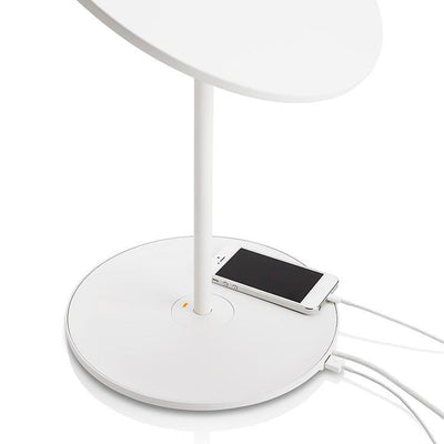 La luminosité est contrôlable intuitivement au toucher pour quatre niveaux d'intensité. Circa de Pablo Designs propose également une entrée USB pour les utilisateurs d'appareils mobiles, sur ses modèles de lampe de plancher, de table et murale.