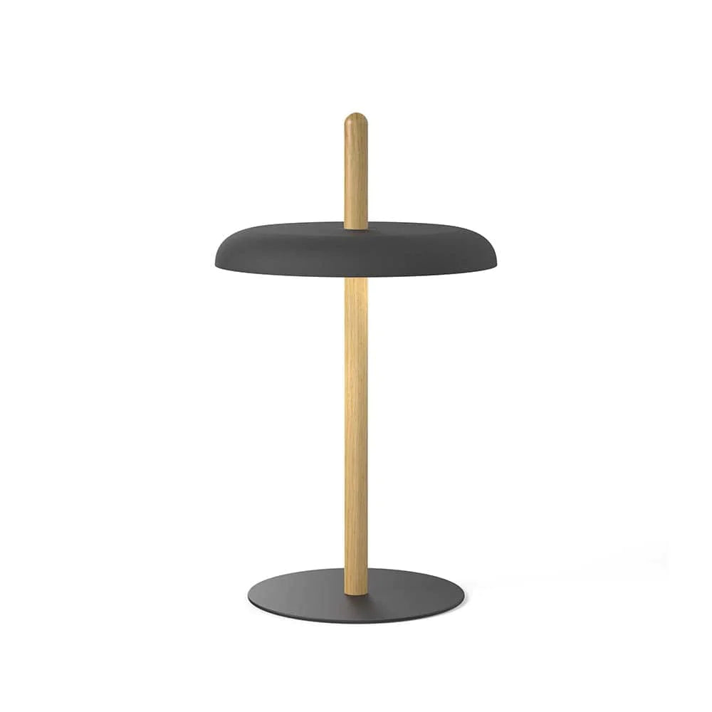 Pablo Designs Nivél, lampe de table avec l'abat-jour à hauteur réglable et portable, en bois et métal, noir, chêne