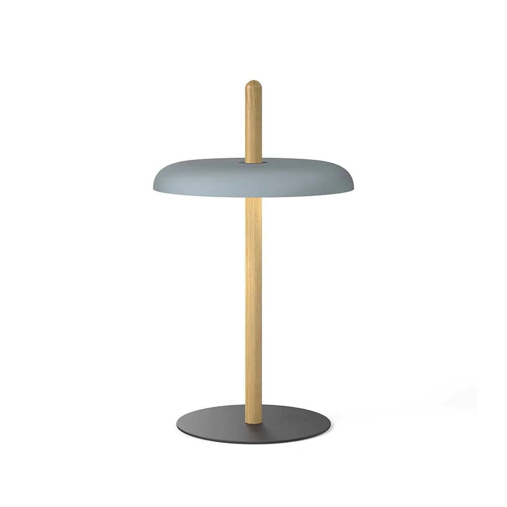 Pablo Designs Nivél, lampe de table avec l'abat-jour à hauteur réglable et portable, en bois et métal, bleu ardoise, chêne